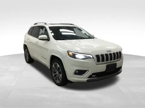 Another view of 2019 Jeep Cherokee Overland for sale in Abrams, WI at Gregg Young Abrams Chrysler Dodge Jeep Ram