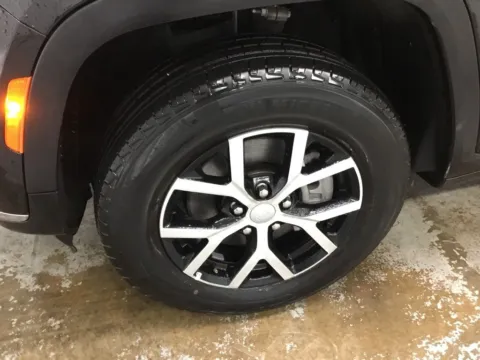 More photos of 2024 Jeep Grand Cherokee L Limited at Gregg Young Abrams Chrysler Dodge Jeep Ram, WI