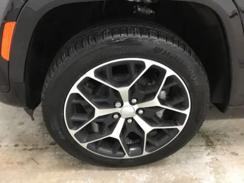 More photos of 2023 Jeep Grand Cherokee Summit Reserve at Gregg Young Abrams Chrysler Dodge Jeep Ram, WI