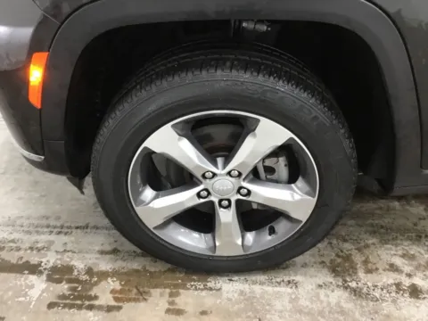 More photos of 2022 Jeep Grand Cherokee L Limited at Gregg Young Abrams Chrysler Dodge Jeep Ram, WI