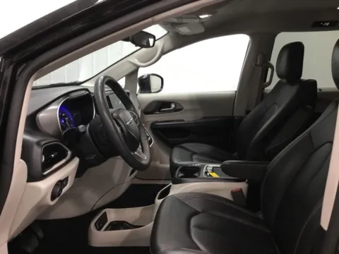 More photos of 2024 Chrysler Pacifica Touring L at Gregg Young Abrams Chrysler Dodge Jeep Ram, WI