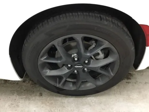 More photos of 2025 Chrysler Pacifica Limited at Gregg Young Abrams Chrysler Dodge Jeep Ram, WI