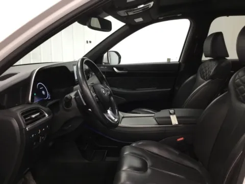 More photos of 2022 Hyundai Palisade Calligraphy at Gregg Young Abrams Chrysler Dodge Jeep Ram, WI