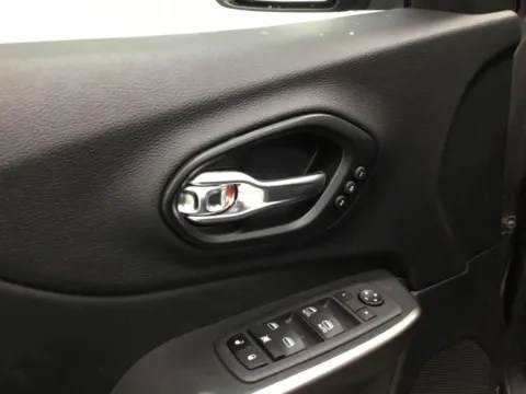 More photos of 2022 Jeep Cherokee Limited at Gregg Young Abrams Chrysler Dodge Jeep Ram, WI