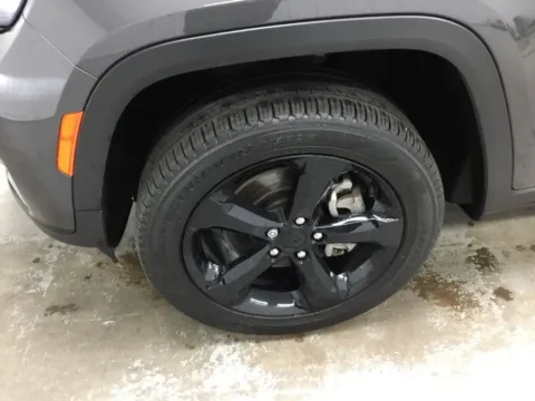 More photos of 2024 Jeep Grand Cherokee L Limited at Gregg Young Abrams Chrysler Dodge Jeep Ram, WI