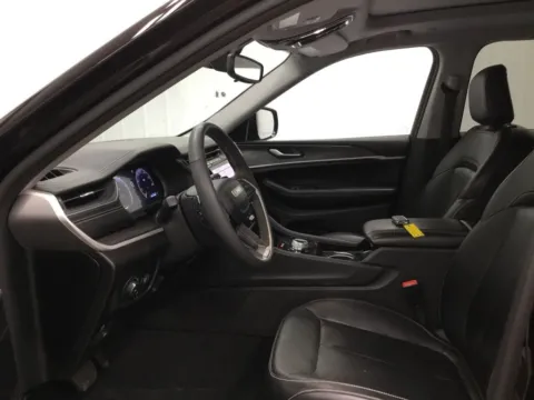 More photos of 2023 Jeep Grand Cherokee L Limited at Gregg Young Abrams Chrysler Dodge Jeep Ram, WI