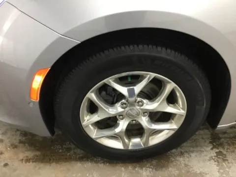 More photos of 2017 Chrysler Pacifica Limited at Gregg Young Abrams Chrysler Dodge Jeep Ram, WI