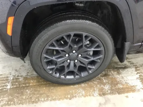 More photos of 2023 Jeep Grand Cherokee L Summit at Gregg Young Abrams Chrysler Dodge Jeep Ram, WI