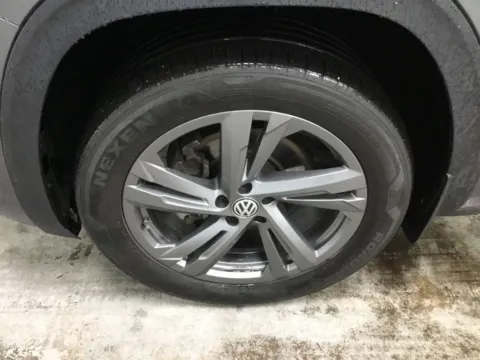 More photos of 2024 Volkswagen Atlas Cross Sport 2.0T SEL R-Line at Gregg Young Abrams Chrysler Dodge Jeep Ram, WI