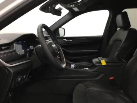 More photos of 2025 Jeep Grand Cherokee Altitude at Gregg Young Abrams Chrysler Dodge Jeep Ram, WI