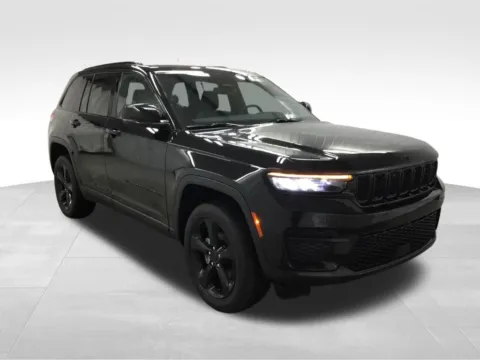 Another view of 2023 Jeep Grand Cherokee Altitude X for sale in Abrams, WI at Gregg Young Abrams Chrysler Dodge Jeep Ram