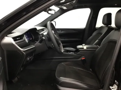 More photos of 2023 Jeep Grand Cherokee Altitude X at Gregg Young Abrams Chrysler Dodge Jeep Ram, WI