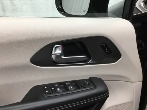 More photos of 2023 Chrysler Pacifica Touring L at Gregg Young Abrams Chrysler Dodge Jeep Ram, WI