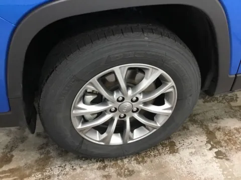 More photos of 2022 Jeep Cherokee Latitude Lux at Gregg Young Abrams Chrysler Dodge Jeep Ram, WI