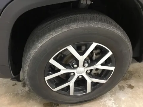 More photos of 2023 Jeep Grand Cherokee L Limited at Gregg Young Abrams Chrysler Dodge Jeep Ram, WI