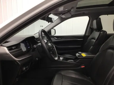 More photos of 2021 Jeep Grand Cherokee L Limited at Gregg Young Abrams Chrysler Dodge Jeep Ram, WI
