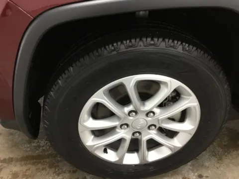 More photos of 2022 Jeep Grand Cherokee WK Laredo X at Gregg Young Abrams Chrysler Dodge Jeep Ram, WI