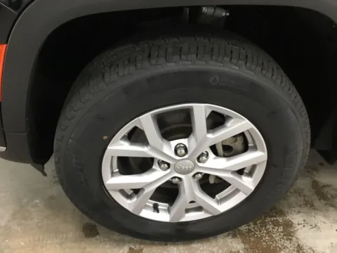 More photos of 2022 Jeep Grand Cherokee L Limited at Gregg Young Abrams Chrysler Dodge Jeep Ram, WI