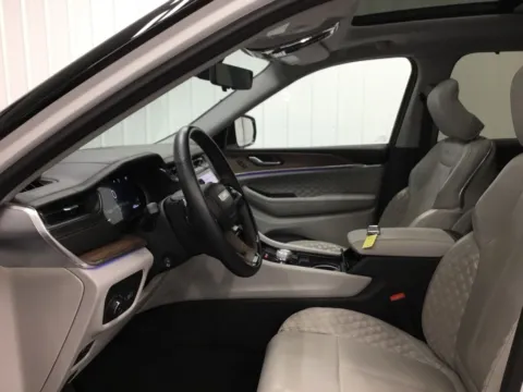 More photos of 2021 Jeep Grand Cherokee L Summit at Gregg Young Abrams Chrysler Dodge Jeep Ram, WI