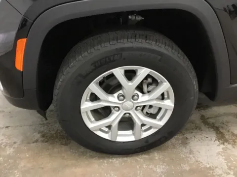 More photos of 2023 Jeep Grand Cherokee Limited at Gregg Young Abrams Chrysler Dodge Jeep Ram, WI