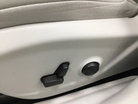 More photos of 2022 Jeep Cherokee Limited at Gregg Young Abrams Chrysler Dodge Jeep Ram, WI