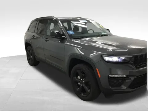More photos of 2024 Jeep Grand Cherokee Limited at Gregg Young Abrams Chrysler Dodge Jeep Ram, WI