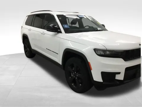 More photos of 2023 Jeep Grand Cherokee L Altitude at Gregg Young Abrams Chrysler Dodge Jeep Ram, WI