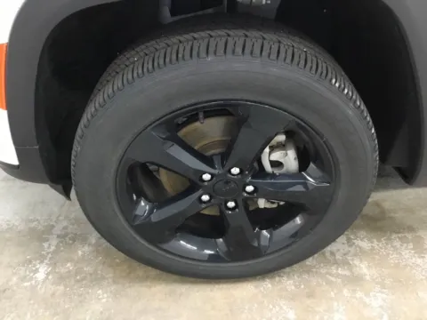 More photos of 2023 Jeep Grand Cherokee L Altitude at Gregg Young Abrams Chrysler Dodge Jeep Ram, WI