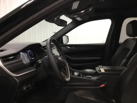 More photos of 2024 Jeep Grand Cherokee Altitude X at Gregg Young Abrams Chrysler Dodge Jeep Ram, WI