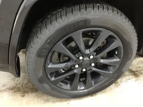 More photos of 2018 Jeep Grand Cherokee Altitude at Gregg Young Abrams Chrysler Dodge Jeep Ram, WI