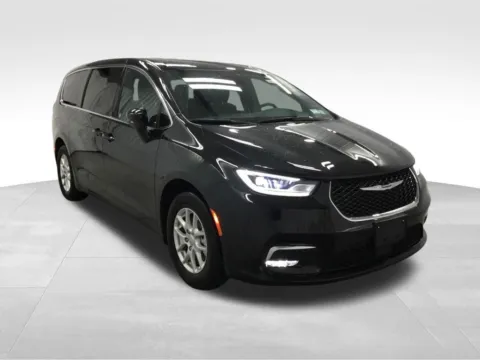 Another view of 2025 Chrysler Pacifica Select for sale in Abrams, WI at Gregg Young Abrams Chrysler Dodge Jeep Ram