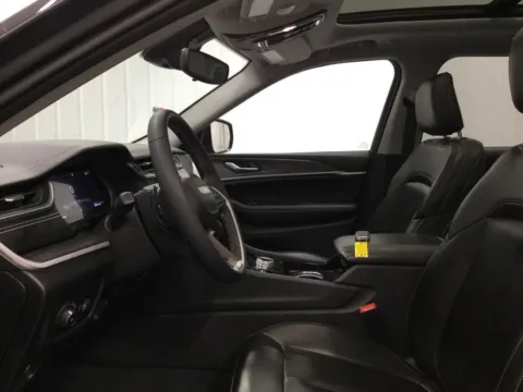 More photos of 2023 Jeep Grand Cherokee Limited at Gregg Young Abrams Chrysler Dodge Jeep Ram, WI