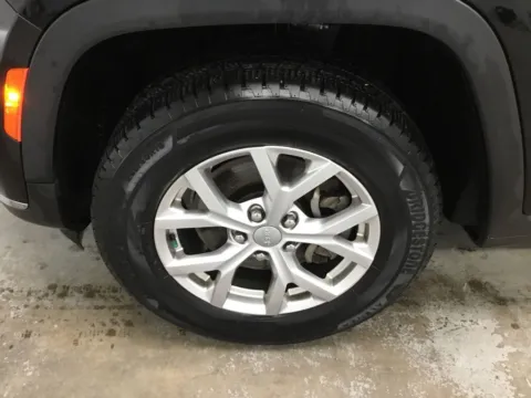 More photos of 2021 Jeep Grand Cherokee L Limited at Gregg Young Abrams Chrysler Dodge Jeep Ram, WI