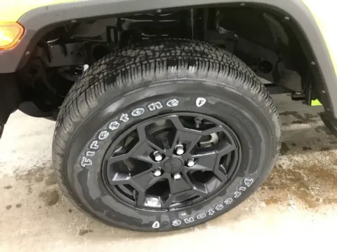 More photos of 2021 Jeep Gladiator Willys at Gregg Young Abrams Chrysler Dodge Jeep Ram, WI