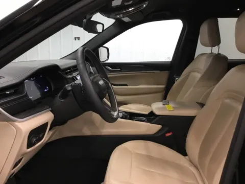 More photos of 2023 Jeep Grand Cherokee Limited at Gregg Young Abrams Chrysler Dodge Jeep Ram, WI