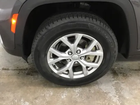 More photos of 2022 Jeep Grand Cherokee Limited at Gregg Young Abrams Chrysler Dodge Jeep Ram, WI