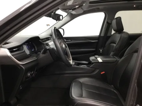 More photos of 2022 Jeep Grand Cherokee Limited at Gregg Young Abrams Chrysler Dodge Jeep Ram, WI