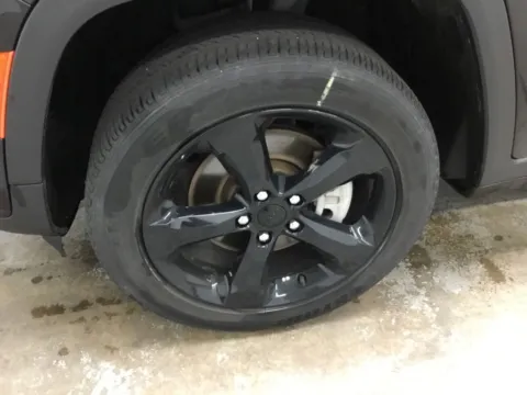 More photos of 2023 Jeep Grand Cherokee L Altitude at Gregg Young Abrams Chrysler Dodge Jeep Ram, WI
