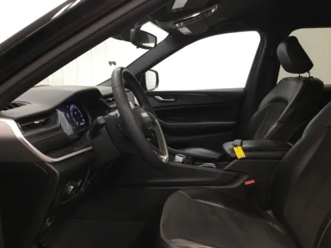 More photos of 2023 Jeep Grand Cherokee L Altitude at Gregg Young Abrams Chrysler Dodge Jeep Ram, WI
