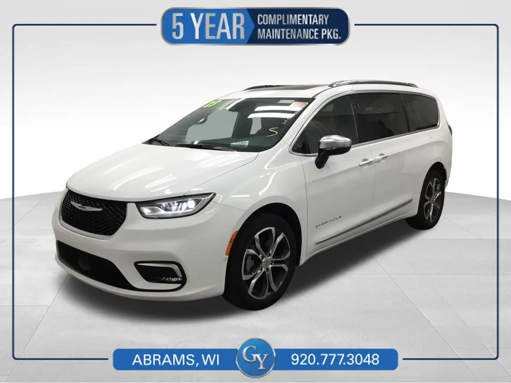 White 2023 Chrysler Pacifica Pinnacle for sale in Abrams, WI