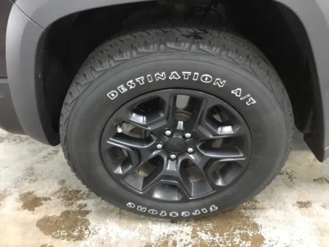 More photos of 2021 Jeep Cherokee Trailhawk at Gregg Young Abrams Chrysler Dodge Jeep Ram, WI