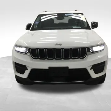 Another view of 2023 Jeep Grand Cherokee Laredo for sale in Abrams, WI at Gregg Young Abrams Chrysler Dodge Jeep Ram