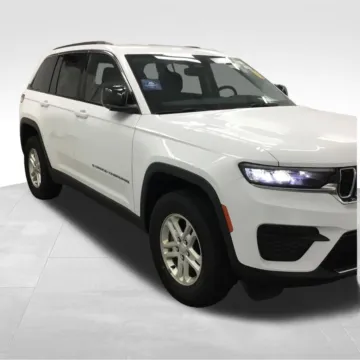 More photos of 2023 Jeep Grand Cherokee Laredo at Gregg Young Abrams Chrysler Dodge Jeep Ram, WI