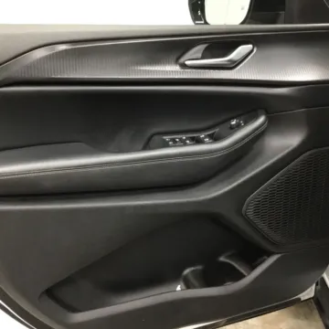 More photos of 2023 Jeep Grand Cherokee L Altitude at Gregg Young Abrams Chrysler Dodge Jeep Ram, WI