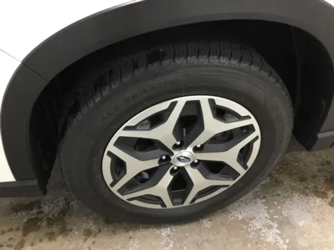 More photos of 2023 Subaru Forester Premium at Gregg Young Abrams Chrysler Dodge Jeep Ram, WI