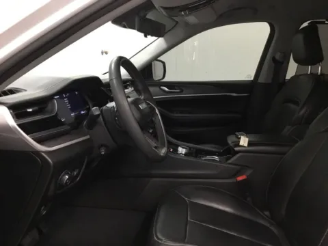 More photos of 2023 Jeep Grand Cherokee Limited at Gregg Young Abrams Chrysler Dodge Jeep Ram, WI