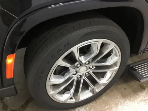 More photos of 2022 Jeep Grand Wagoneer Series II at Gregg Young Abrams Chrysler Dodge Jeep Ram, WI