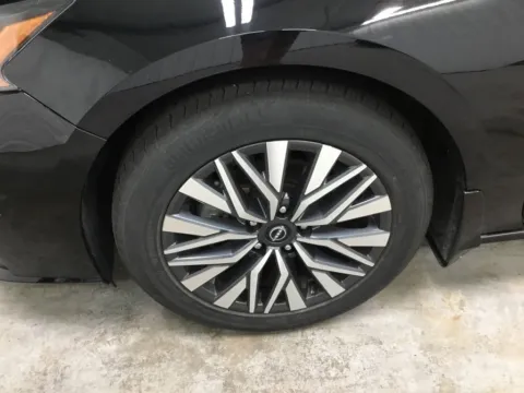 More photos of 2024 Nissan Altima 2.5 SV at Gregg Young Abrams Chrysler Dodge Jeep Ram, WI