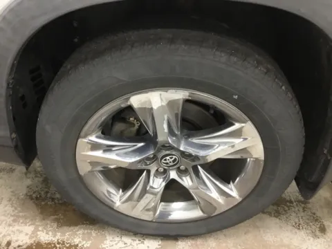 More photos of 2019 Toyota Highlander Limited Platinum at Gregg Young Abrams Chrysler Dodge Jeep Ram, WI