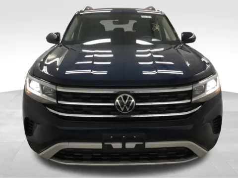 Photos of 2023 Volkswagen Atlas 3.6L V6 SE w/Technology for sale in Abrams, WI at Gregg Young Abrams Chrysler Dodge Jeep Ram